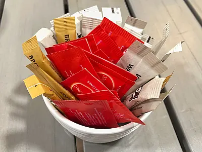 União Europeia prevê fim de sachês de ketchup, mostarda e maionese em bares e restaurantes