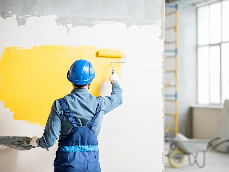 Pintura residencial pode custar entre R$ 5 mil e R$ 9 mil em uma casa de 100 m²