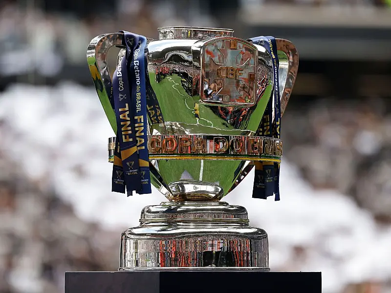 Taça da Copa do Brasil é o troféu disputado pelos clubes no torneio nacional.