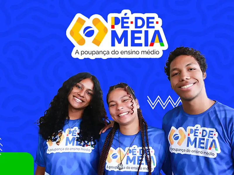 Programa Pé de Meia incentiva permanência de estudantes no ensino médio da rede pública.