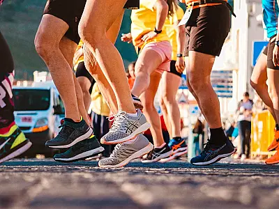 Caminhada ou corrida após os 40? Saiba qual exercício queima mais calorias