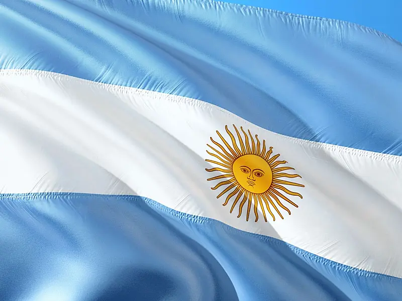 Argentina aprovou reforma que permite jornada diária de até 12 horas de trabalho.