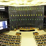Congresso entra na última semana antes do recesso sem votar PEC 6x1 e PL da Misoginia