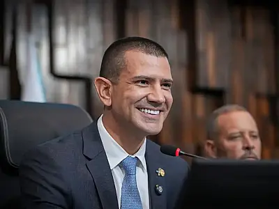 Douglas Ruas é eleito presidente da Alerj com ampla maioria