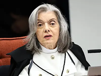 Cármen Lúcia vota para condenar Eduardo Bolsonaro por difamação