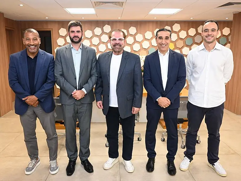 Dirigentes da CBF e da Federação Paulista durante encontro em São Paulo