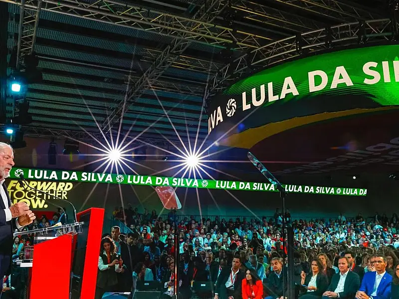 Lula discursou em Barcelona durante encontro internacional de lideranças progressistas.