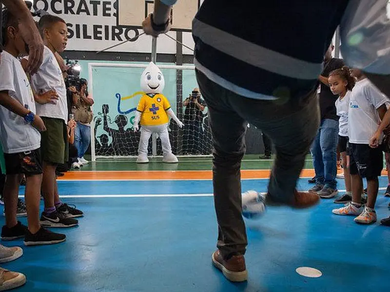 Ministério da Saúde reforça vacinação contra sarampo para brasileiros que vão viajar durante a Copa de 2026.