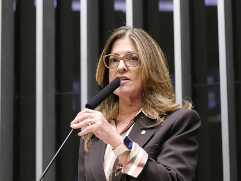 Relatora defende atendimento acessível com intérprete de Libras em hospitais