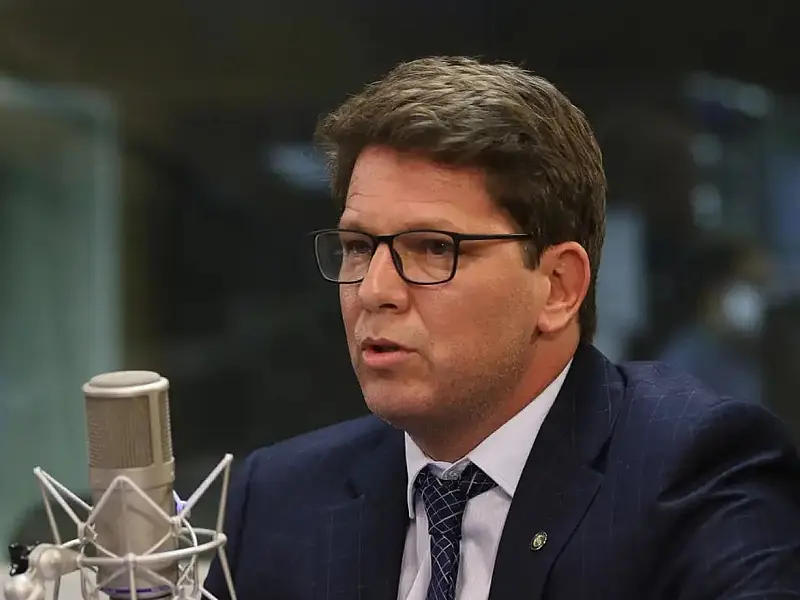 STF apura recursos destinados a produtora responsável por filme sobre Jair Bolsonaro.