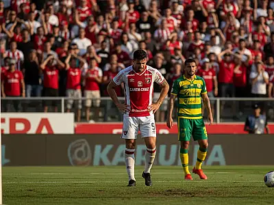 O drama do camisa 9 no Santa Cruz: a crise de gols que ameaça a vaga no G8