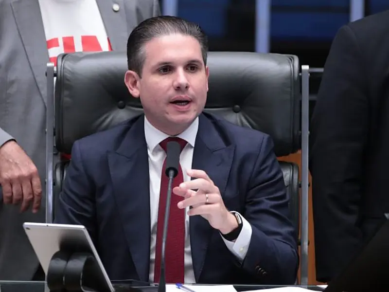 Presidente da Câmara, deputado Hugo Motta, defende urgência do Senado na análise da proposta trabalhista.
