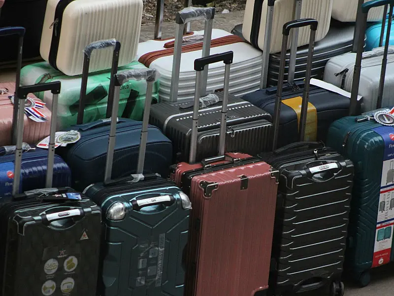 Malas coloridas ajudam passageiros a evitar trocas e extravios em aeroportos