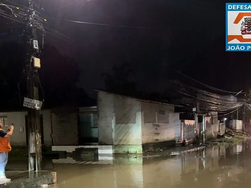 Volume intenso de chuvas mantém João Pessoa em alerta para riscos