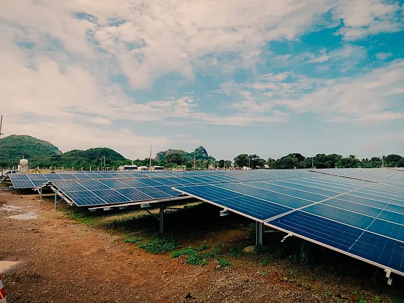 Primeira etapa do Projeto Noronha Verde inicia operação com instalação de milhares de placas solares