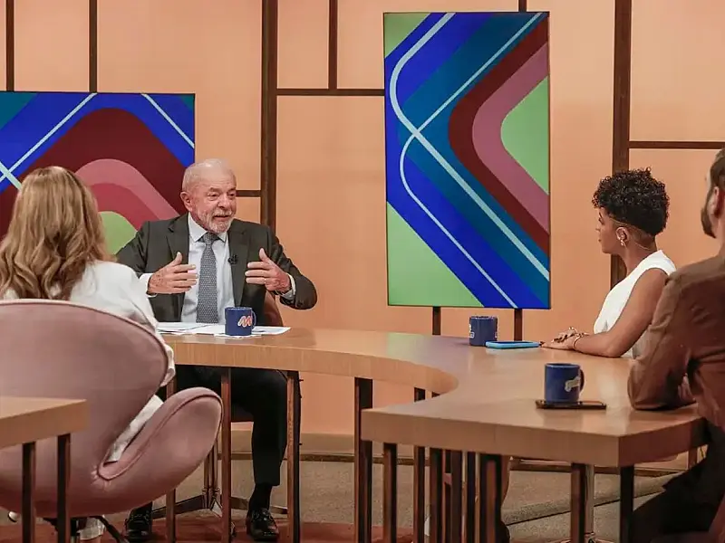 Declarações presidenciais movimentam as discussões sobre direitos trabalhistas e articulação política.