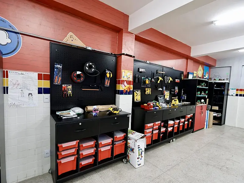 Alunos utilizam tecnologia e robótica em Sala Maker na rede municipal
