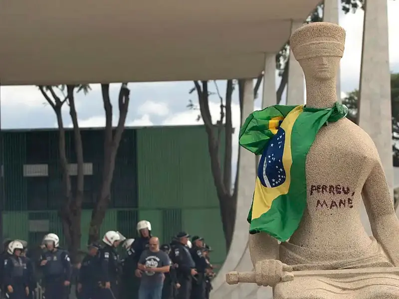 Defesa de Débora do Batom pede aplicação da Lei da Dosimetria no STF