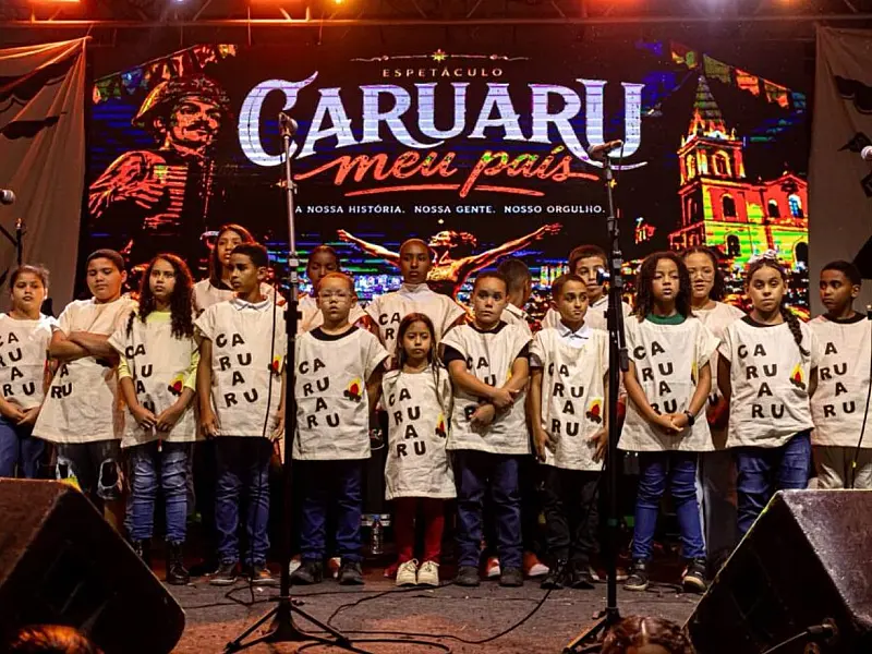 Crianças e adolescentes do Serviço de Convivência apresentam o espetáculo "Caruaru Meu País" no Polo Camarão