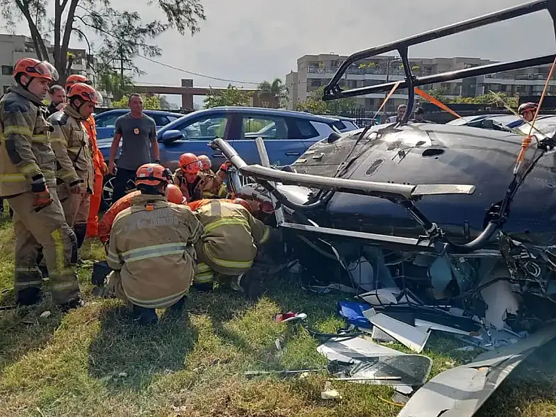 Equipes de resgate do Corpo de Bombeiros isolam estacionamento destruído por chamas e destroços no Rio