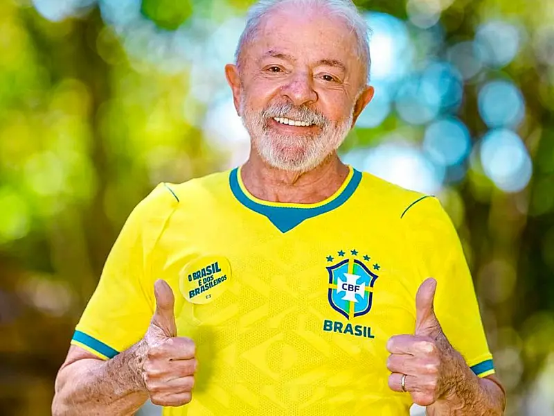 Presidente veste a camisa verde e amarela em pronunciamento de apoio ao elenco brasileiro