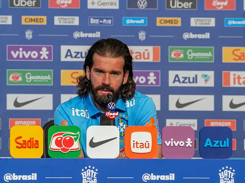 Goleiro Alisson projeta os desafios do Mundial em coletiva de imprensa em Nova Jersey.