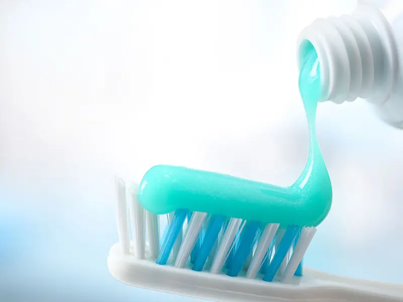 Nova fórmula odontológica estimula a deposição natural de cálcio e fosfato para selar fissuras microscópicas