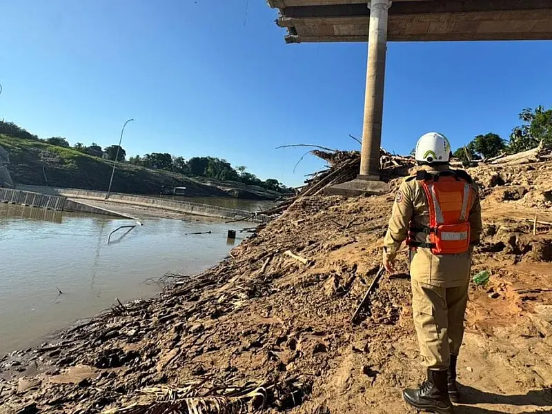 Equipes de resgate e peritos criminais foram acionados para isolar o perímetro do desastre no interior do Estado