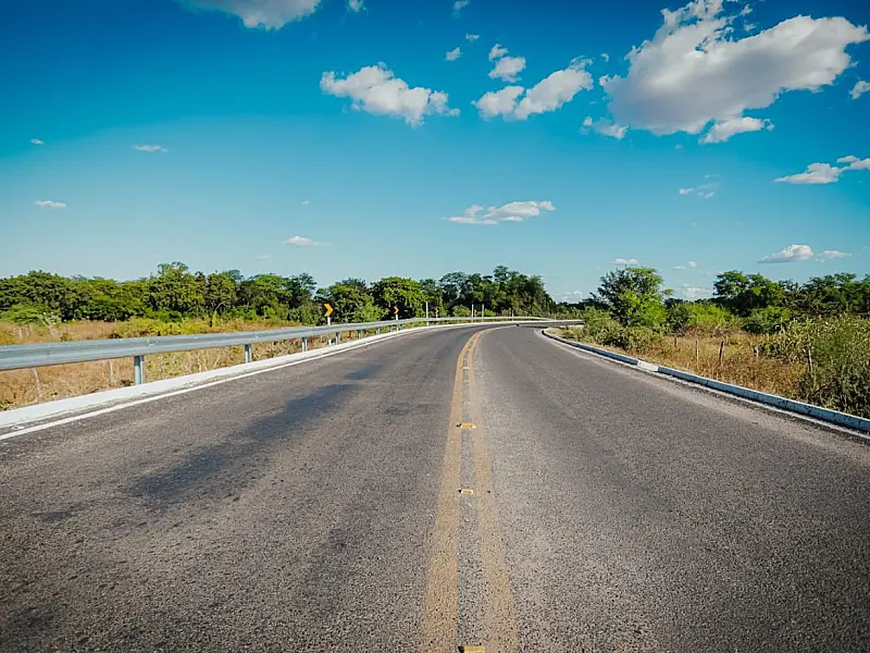 Governadora Raquel Lyra desata fita inaugural das obras de pavimentação da rodovia PE-560 em Bodocó