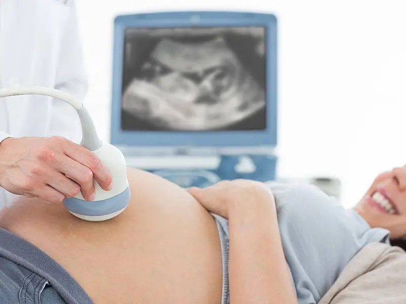 Nova tecnologia flexível utiliza ultrassom duplex e algoritmos para acompanhar batimentos fetais sem interromper a rotina da mãe