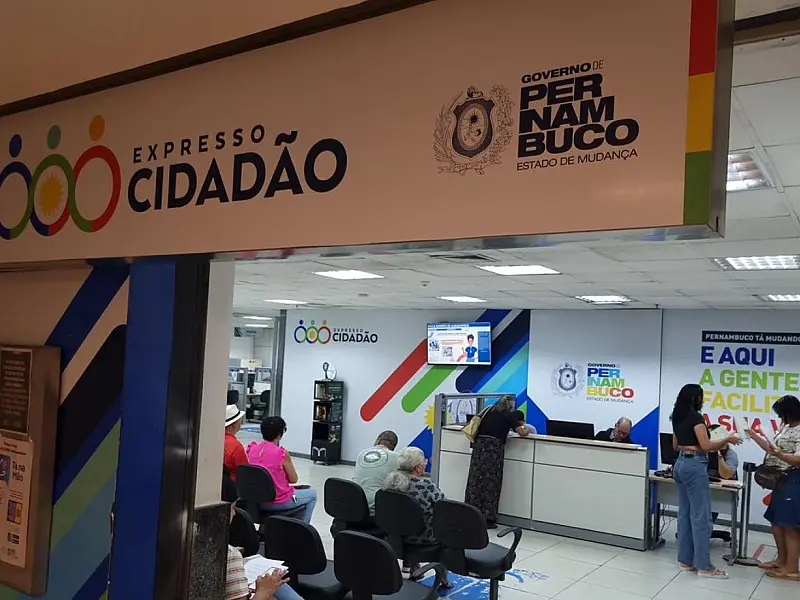 Acompanhada pela filha, a idosa pernambucana celebrou a atualização de seus registros civis em Recife