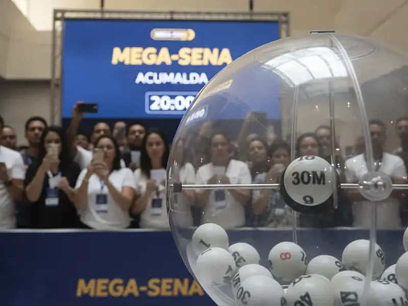 Sorteio da Mega-Sena acontece no Espaço da Sorte em São Paulo com prêmio acumulado.