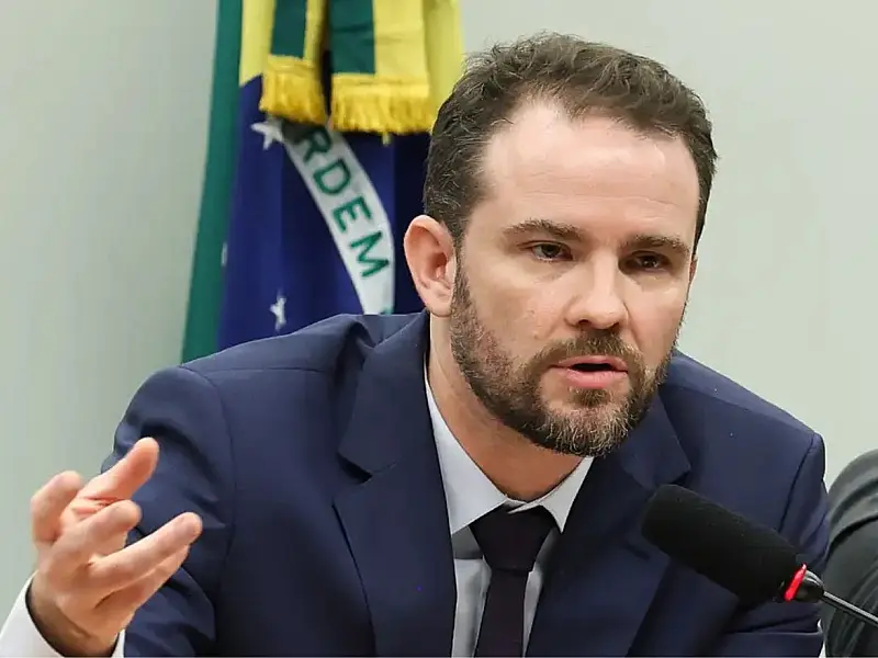 Ministro da Fazenda defende responsabilidade orçamentária diante de pressões por gastos no Congresso