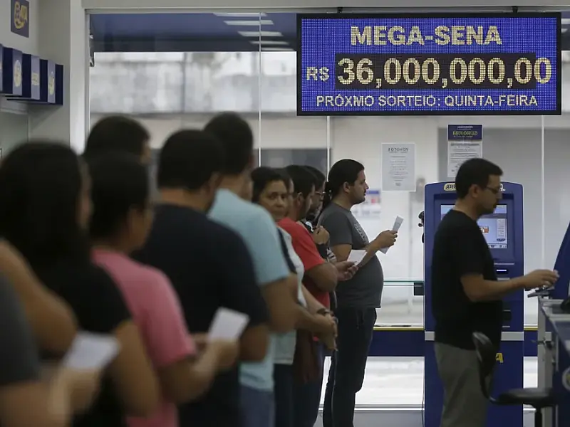 Sorteio da Mega-Sena em São Paulo premiou mais de 2 mil pessoas nas faixas secundárias e acumulou para o próximo concurso.