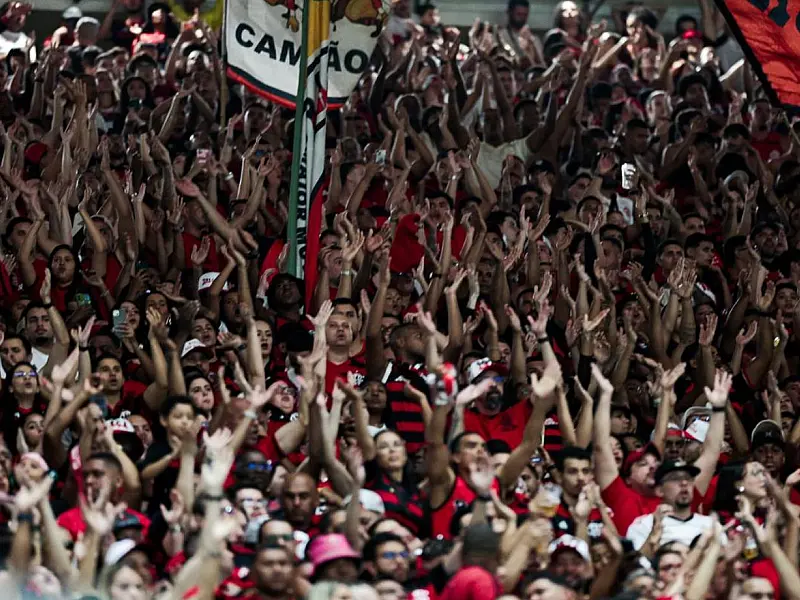 Torcida rubro negra no Maracanã durante partida válida pelo Campeonato Brasileiro