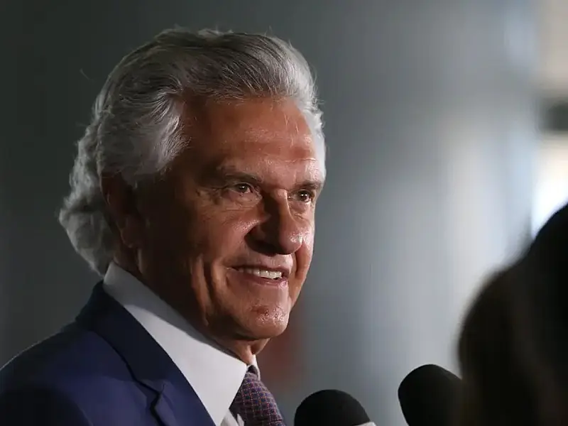 Ronaldo Caiado concede entrevista coletiva durante evento oficial em Belo Horizonte