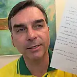 OAB pede que Alexandre de Moraes garanta contato de Flávio com Jair Bolsonaro como advogado