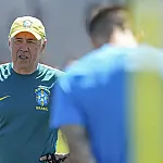 Fora da Copa e preterido na Europa, João Gomes desabafa: "Deus tem o melhor"