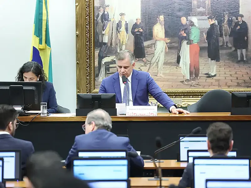 Fim da aposentadoria como castigo para juízes avança na Câmara: entenda o que muda