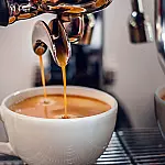 Consumo diário de café reduz o risco de mortalidade em até 14 por cento aponta estudo