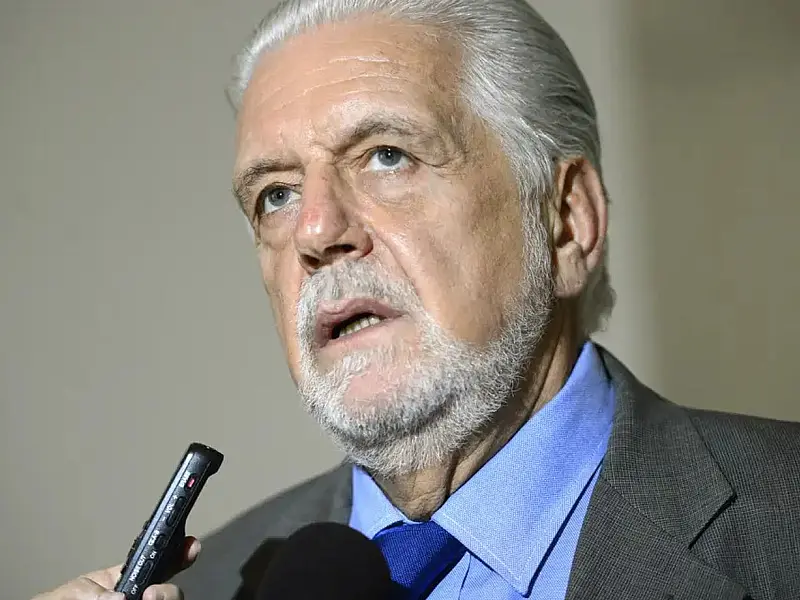 Senador Jaques Wagner é intimado pela PF para prestar esclarecimentos sobre investigação envolvendo o Banco Master.