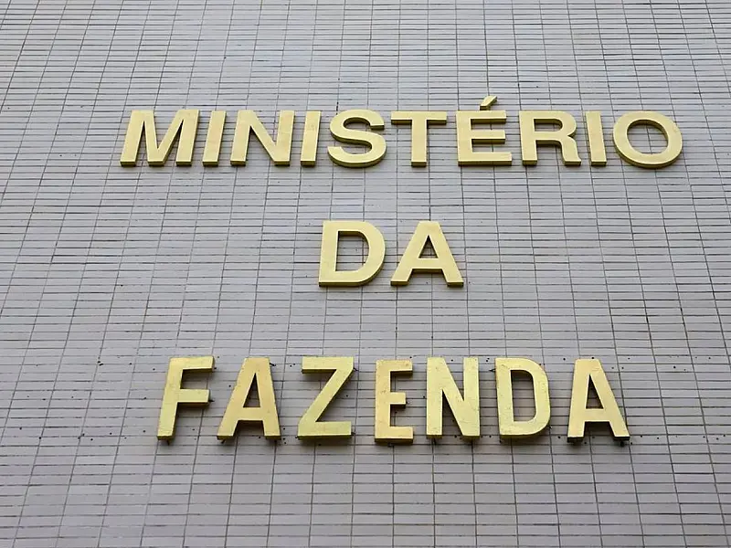 Equipe econômica revisa estimativas de despesas obrigatórias e reduz retenção de verbas públicas