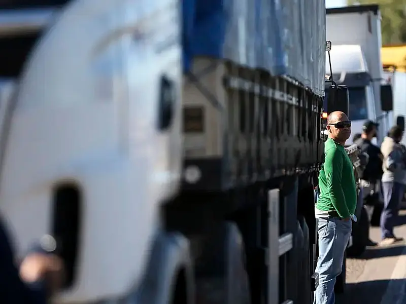 Nova regulamentação aprovada pelo Congresso Nacional afeta diretamente a rotina do transporte de cargas no Brasil
