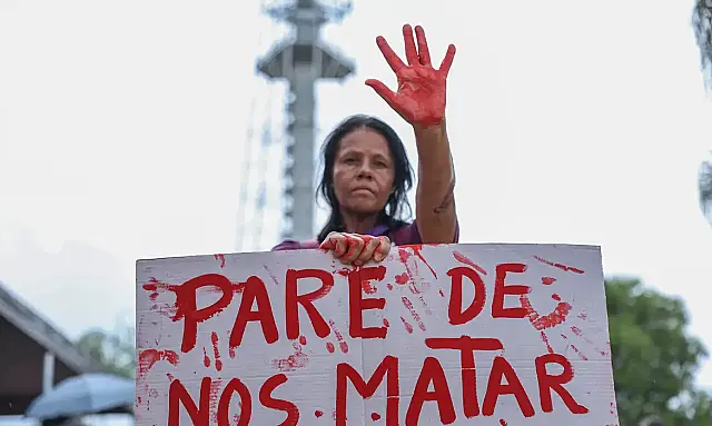 Pesquisa revela correlação direta entre partidas de futebol e picos de violência doméstica contra mulheres no Brasil.