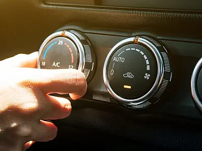 Mecânicos orientam aguardar até 40 segundos antes de acionar o ar condicionado do veículo