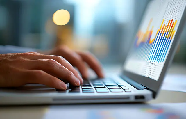 Monitoramento e análise de relatórios em software de inteligência digital durante fiscalização