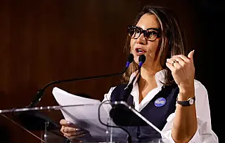 Primeira dama defende suspensão de plataforma digital no Brasil após episódios graves