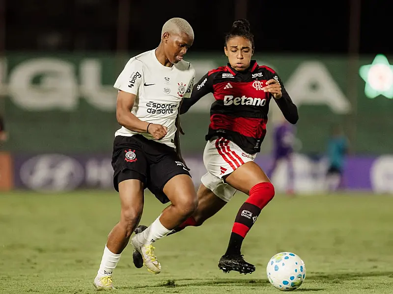 Atleta comemora gol da vitória do Corinthians no Brasileirão Feminino