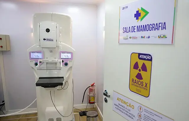 Equipamentos de diagnóstico por imagem e exames preventivos auxiliam no acompanhamento da saúde mamária