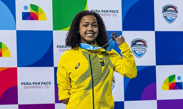 Alessandra Oliveira quebra recorde mundial na natação paralímpica